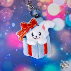 ITH Kitty In A Gift Box Charm Embroidery Pattern(Ith Kitty In A Gift Box Charm Embroidery Pattern) -Dragons' Garden Dragons Garden kittyinagiftboxcharm2