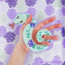 ITH Pansy Blossom Snake Plush Embroidery Pattern(Ith Pansy Blossom Snake Plush Embroidery Pattern) -Dragons' Garden PansySnake00